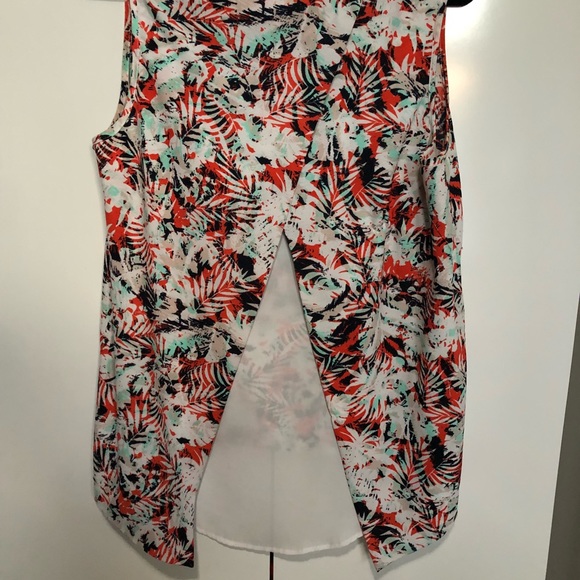 Multi-colored split back top - Picture 2 of 2